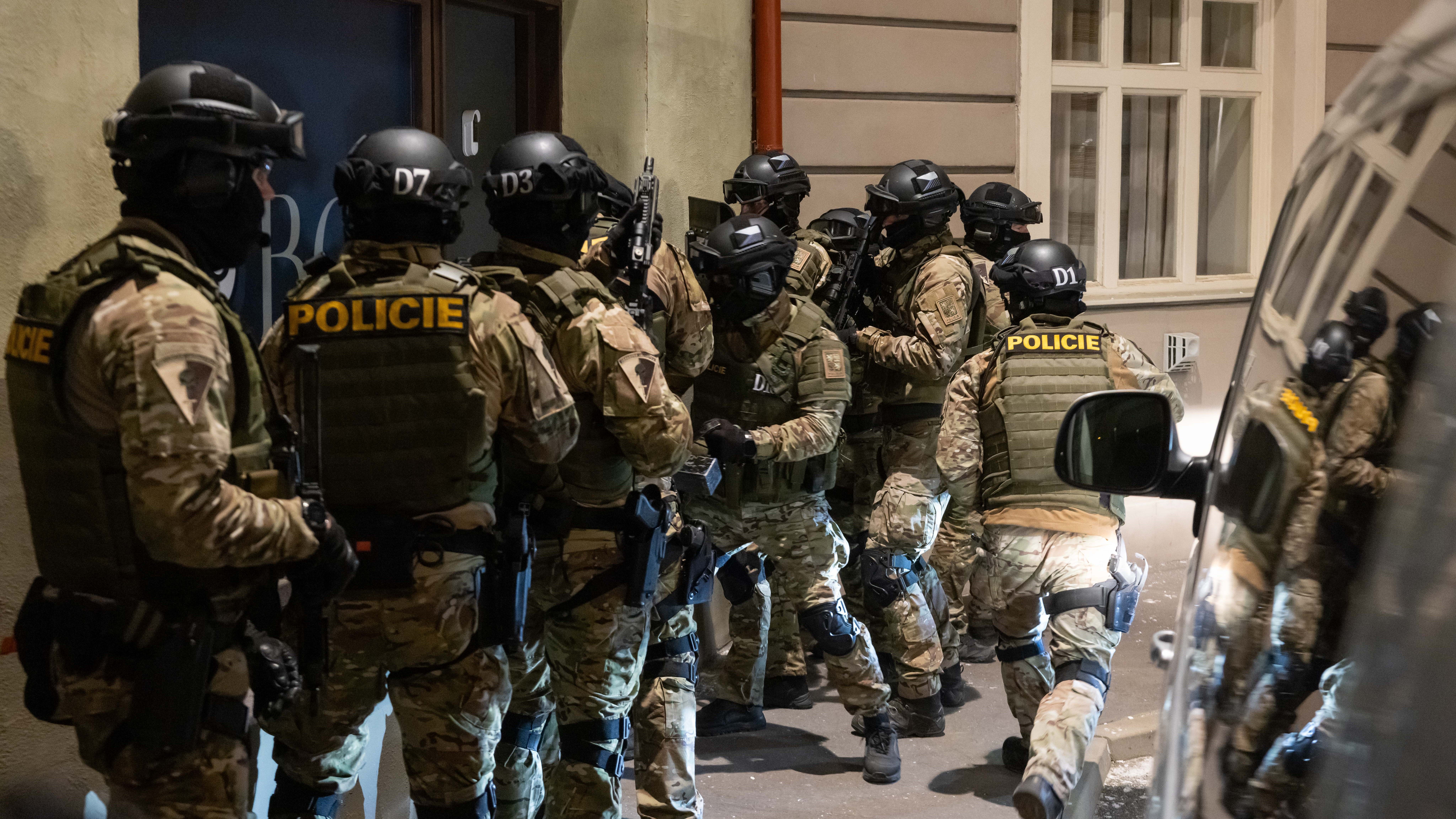 V pondělní Ulici: Policejní razie, Lumír v šoku a drsná hádka