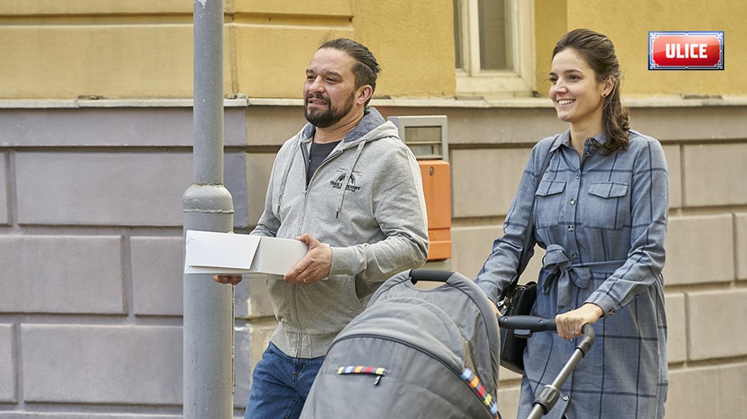 Ulice - Karla a Mará koupili dorty