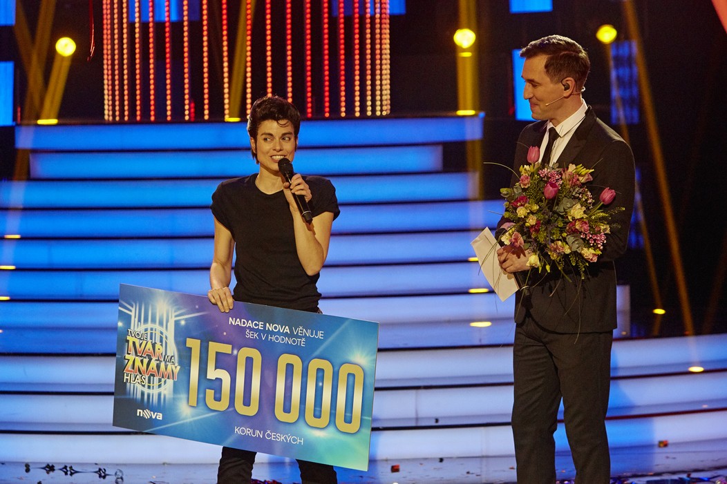 Tvoje tvář má známý hlas: Hana Holišová coby John Travolta