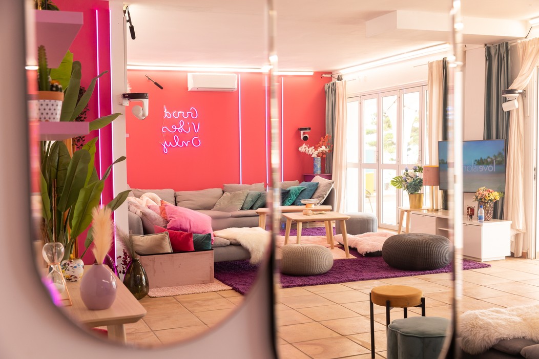 Love Island II obývák