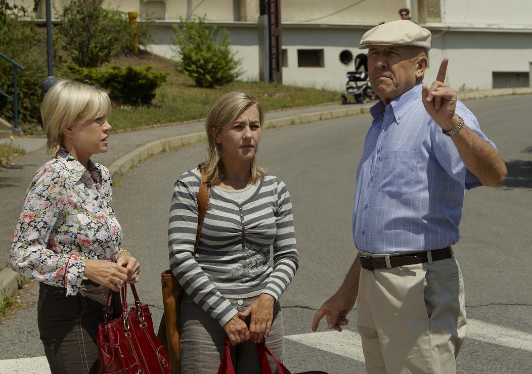 Pojišťovna štěstí: Jana Švandová, Vanda Hybnerová, Petr Nárožný