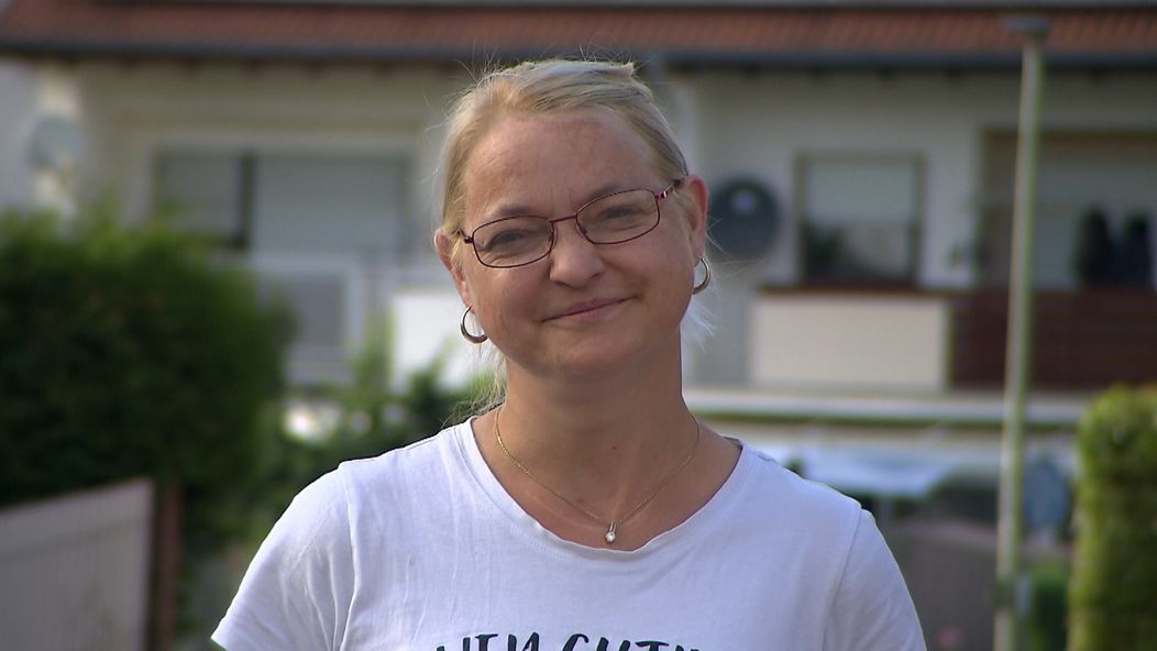 Mamince Daniele je 43 let, je na mateřské dovolené.