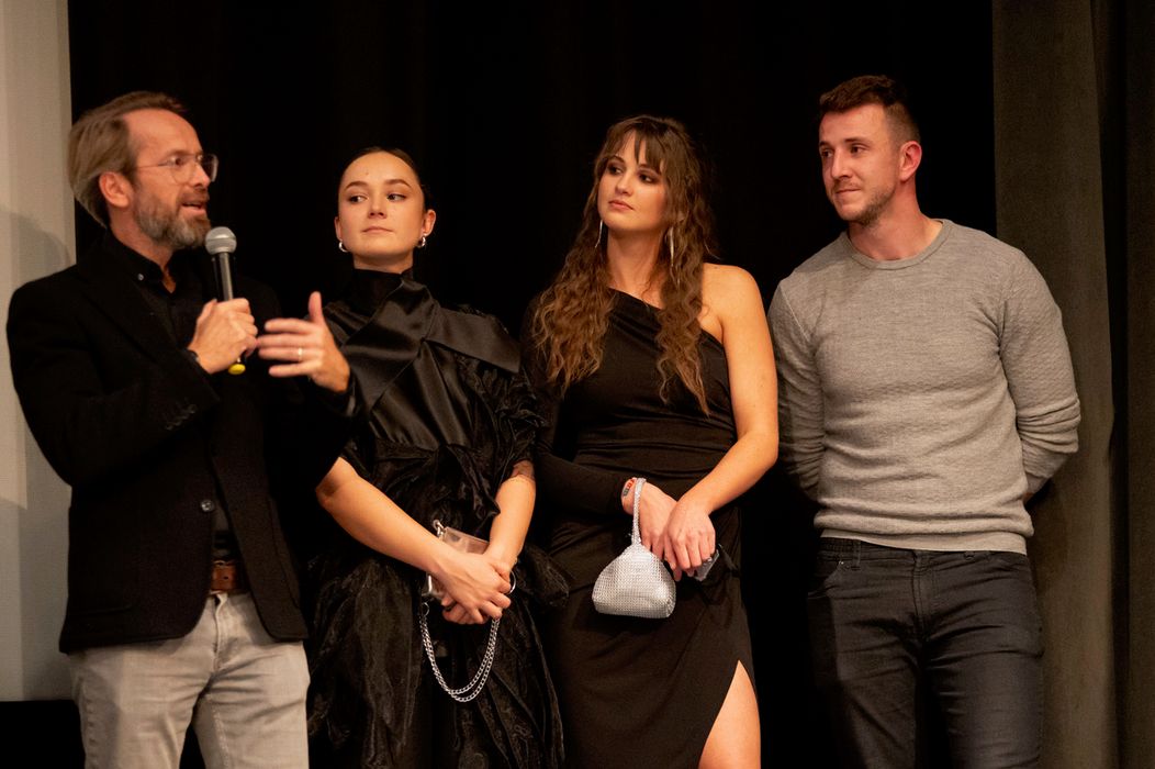 Jan Révai na slavnostní premiéře popisuje natáčení Extraktorů.