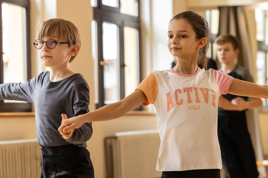 Eliška (Lotti Töpfer) a Johan (Oliver Vyskočil)