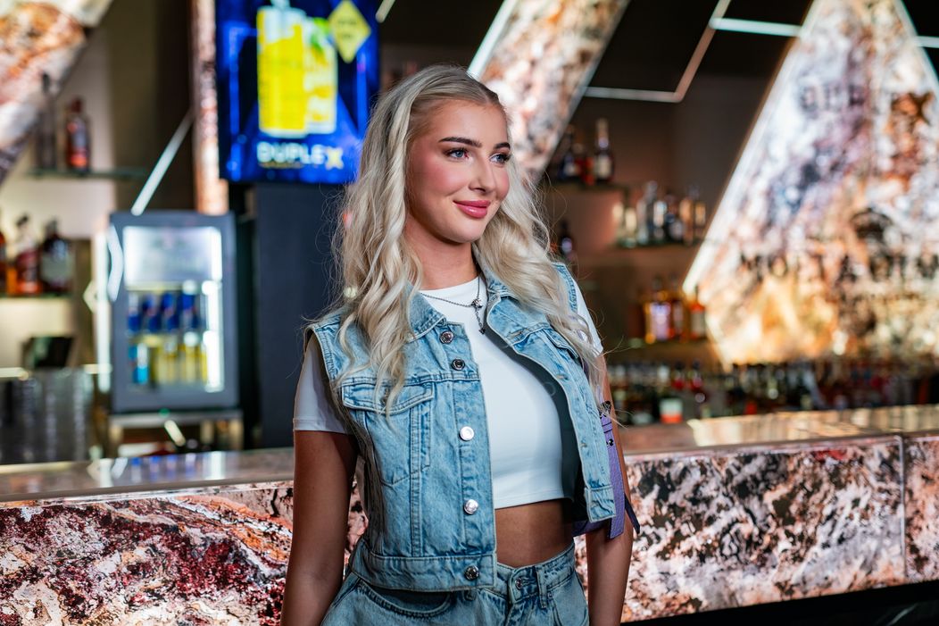 Anet z Love Islandu na párty v Duplexu
