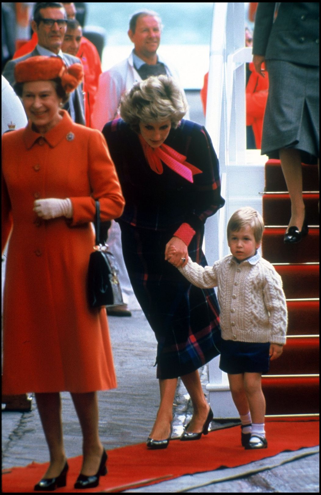 Královna Alžběta II. a Diana s princem Williamem, 1985