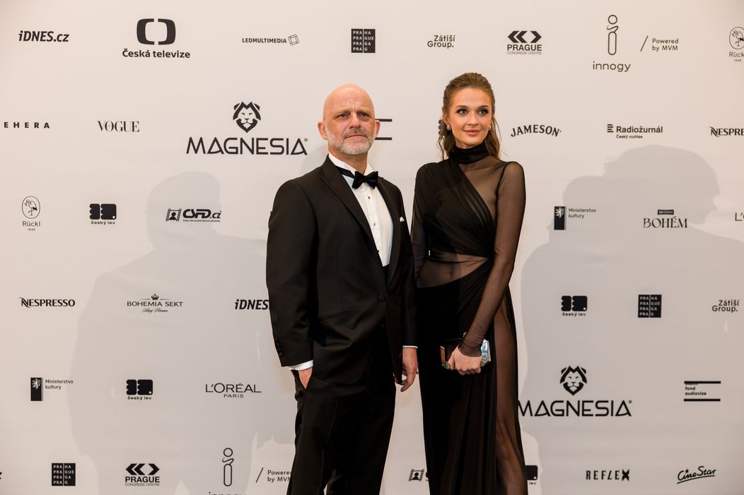 Český lev 2026 - Hynek Čermák dorazil s partnerkou