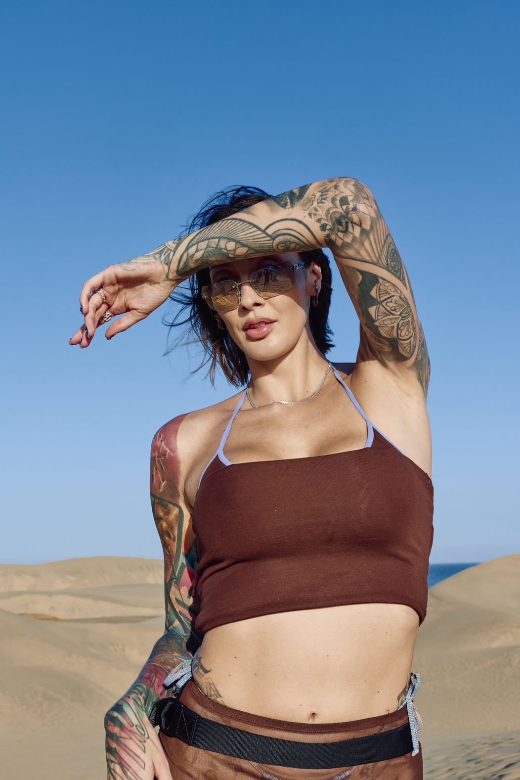 Svůdná Kundosaki v dunách na Kanárských ostrovech na Love Islandu 2026.
