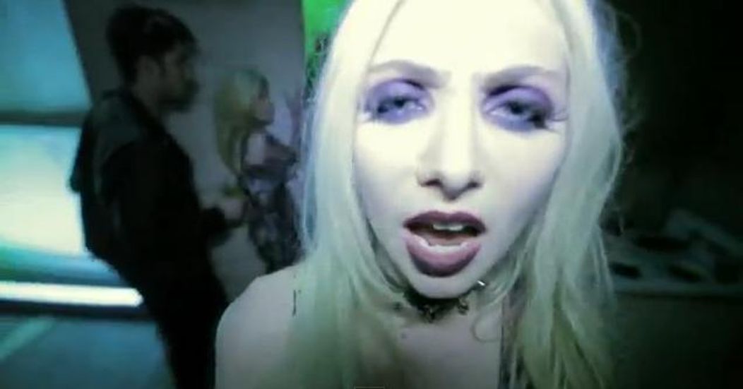 Taylor Momsen v klipu My Medicine