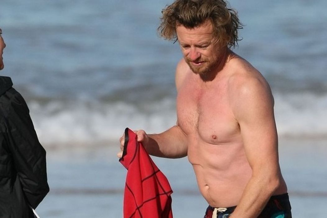 Simon Baker není ve skutečnosti takový fešák - 4
