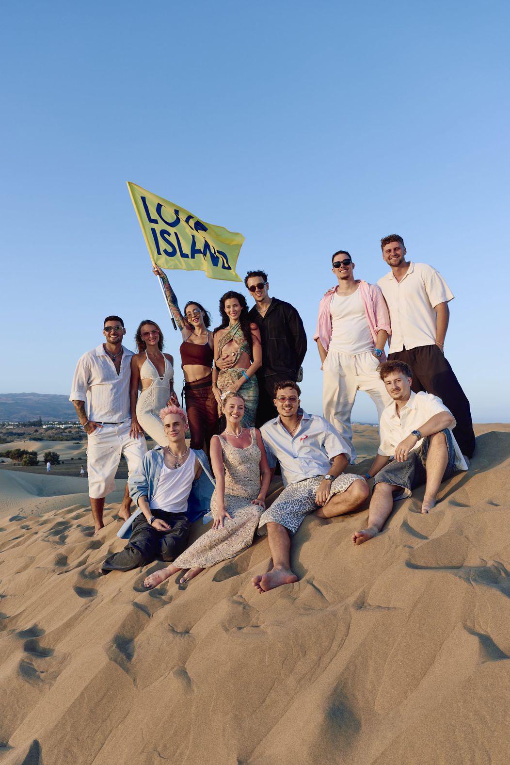 Celá parta infleuncerů a bývalých srdíček na press tripu na Love Islandu 2026.