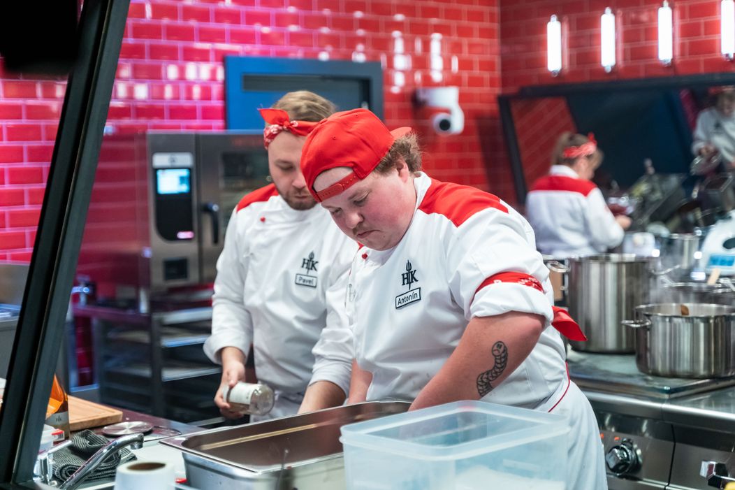 Na finálový večer Hell's Kitchen ostatní opět jedou jako namydlený blesk.