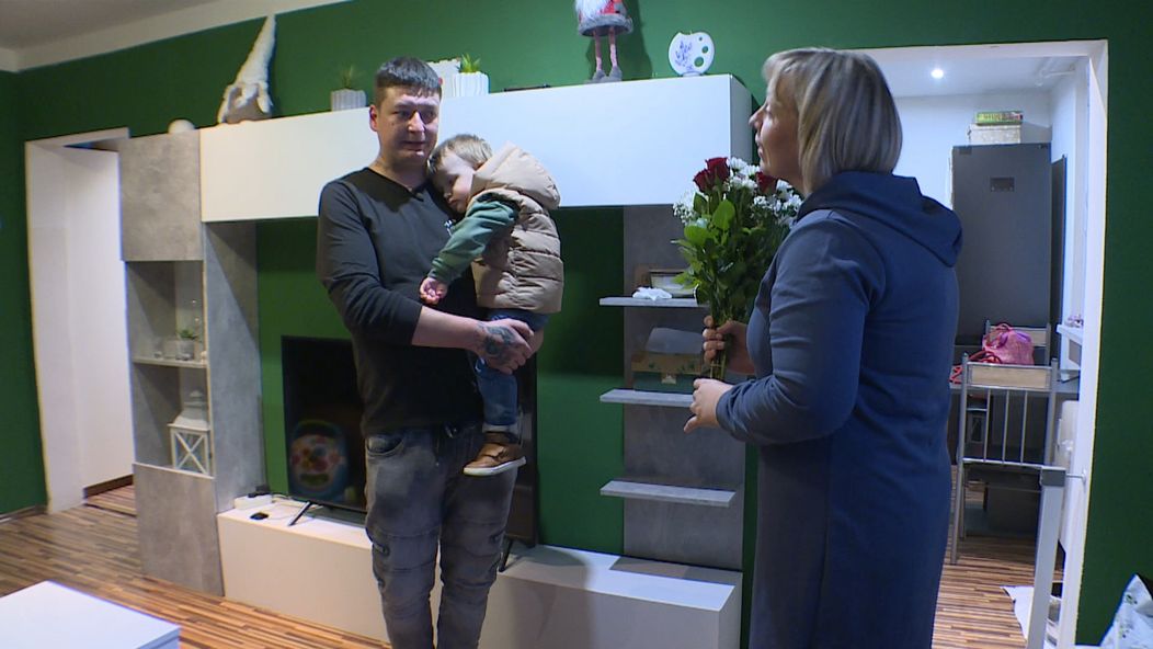 Martina je nadšená z příjezdu do Mostu, protože tam ještě nikdy nebyla. Líbí se jí nejen venkovní vzhled bytu, ale i interiér, který očekávala mnohem horší.