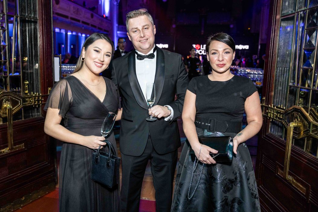 Linda Nguyenová, Bára Divišová a ředitel zpravodajství a publicistiky TV Nova Kamil Houska