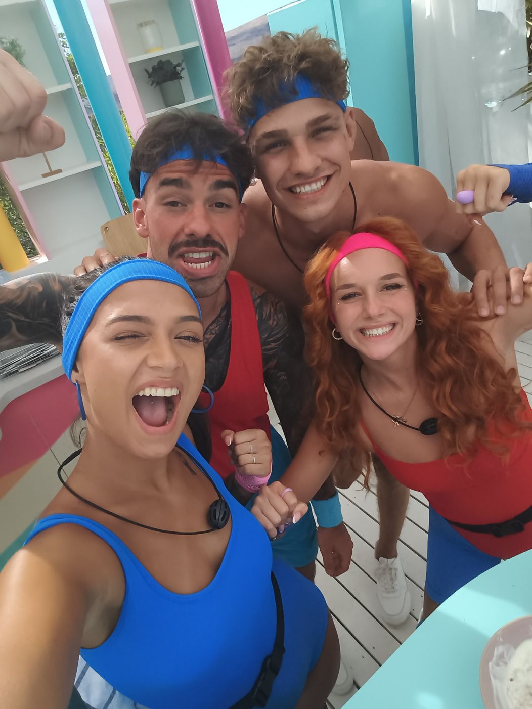Srdíčka si libují v pořizování selfie.