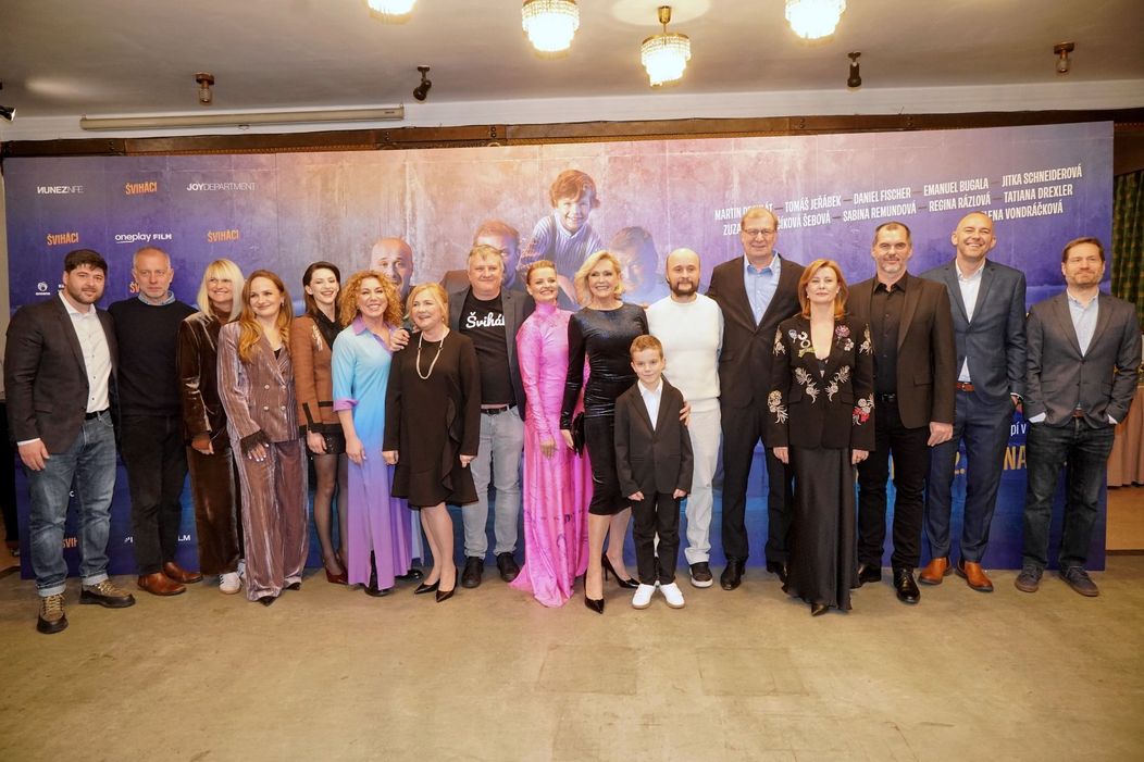 Kompletní delegace filmu Šviháci na slavnostním uvedení v kině Lucerna (12. ledna)