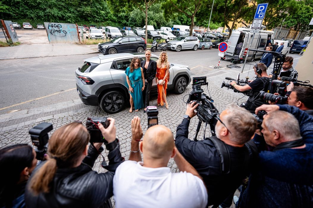 Příjezd soutěžících - Sára Trnková, Viviane Kerstin, Johana Nováčková