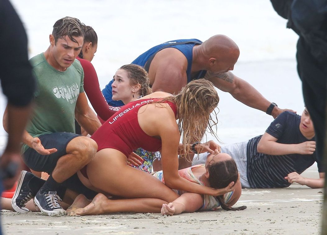 Baywatch, Kelly Rohrbach, Dwayne Johnson a Zac Efron - 4