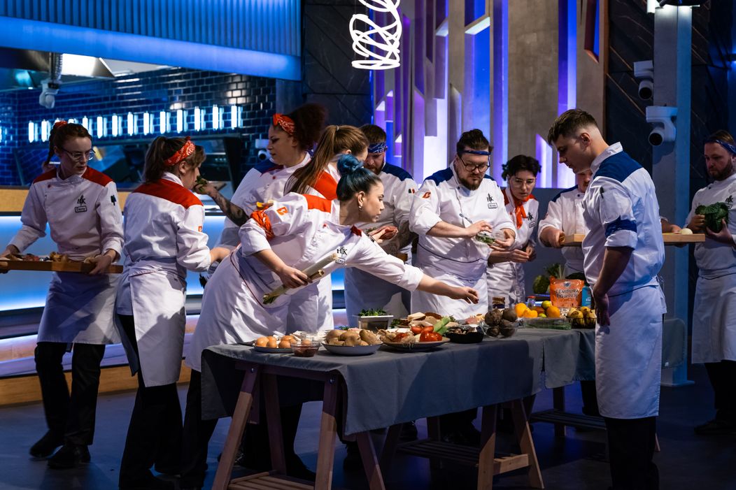 Ve čtvrtém díle Hell's Kitchen se rozhodně neplýtvá jídlem.
