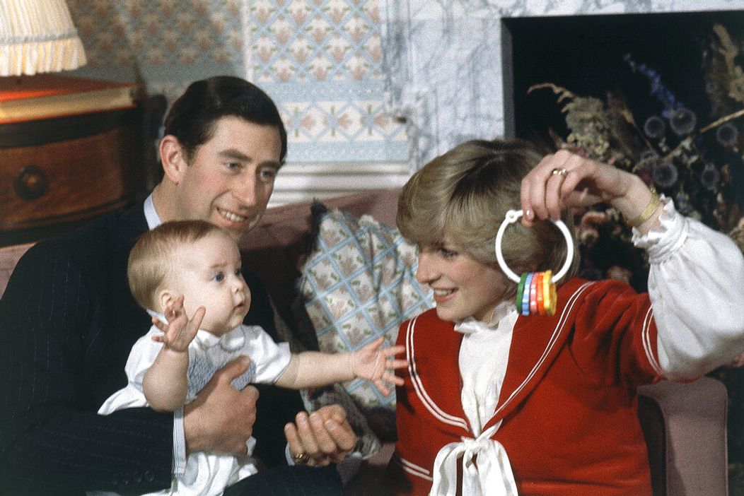 Princezna Diana a tehdy princ Charles s princem Williamem, 1982
