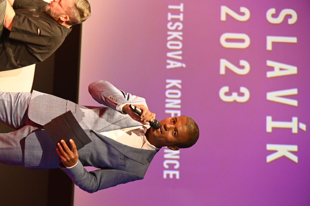 Rey Koranteng na tiskové konferenci Český slavík 2023.