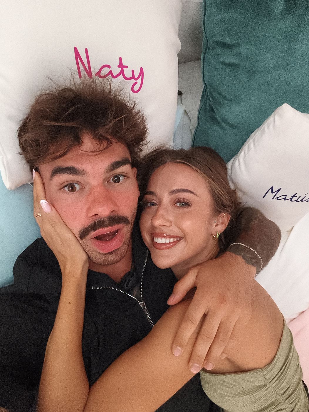 Love Island (2)