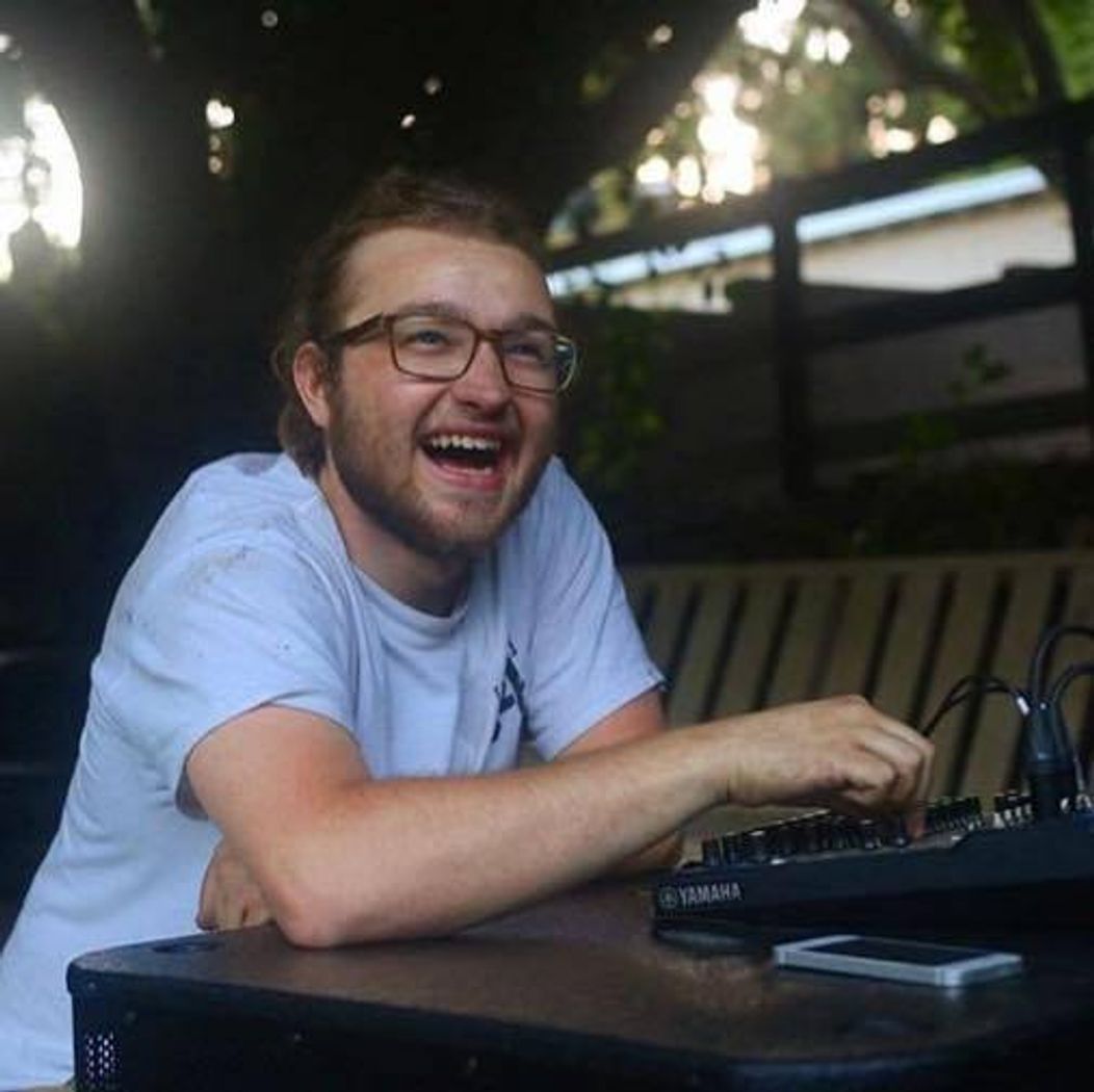 Jake Harper - Angus T. Jones 2017 - 7