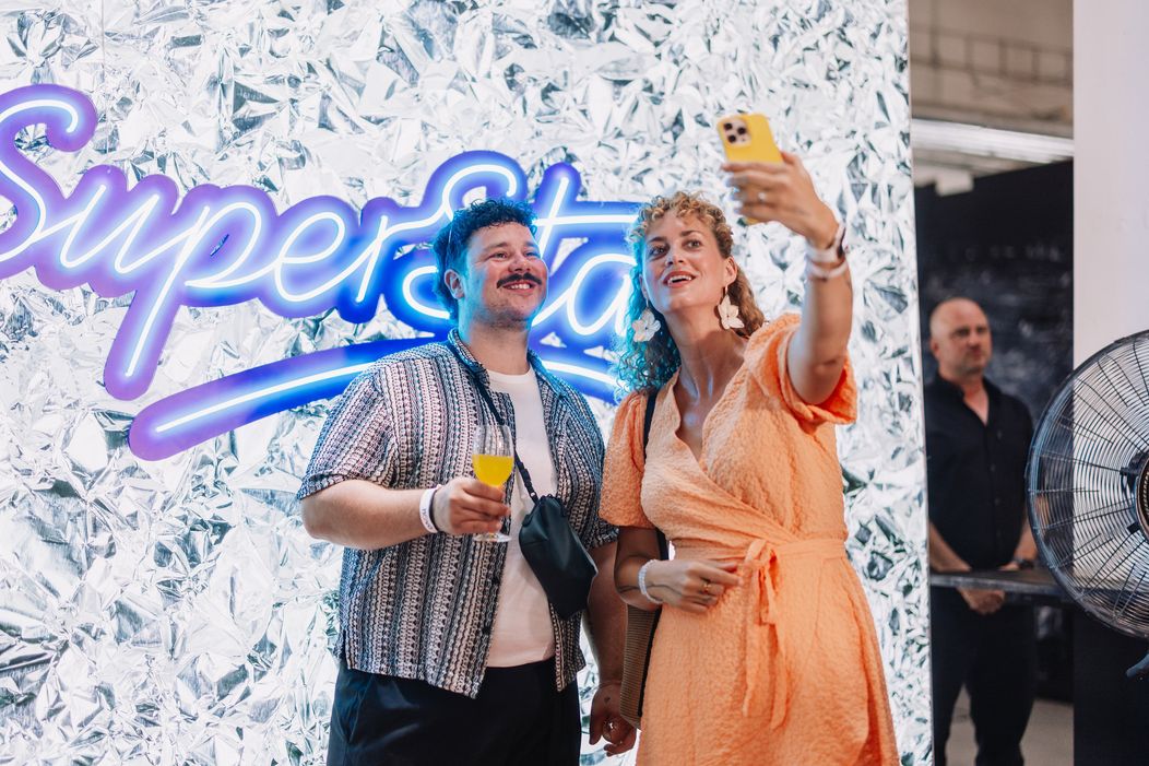 Martin Schreiner a Kateřina Pechová se vyfotili u stěny SuperStar