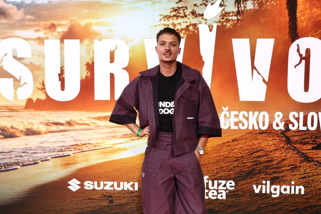 Otakar Šenkýř u fotostěny