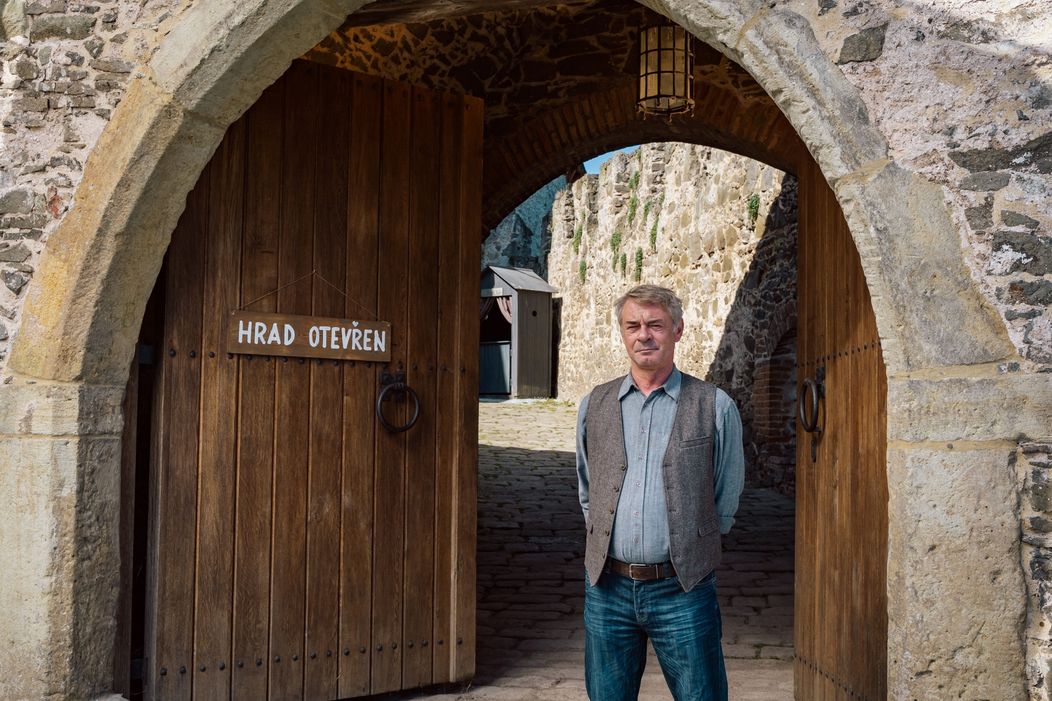 Jiří Dvořák jako kastelán Evžen ve filmu