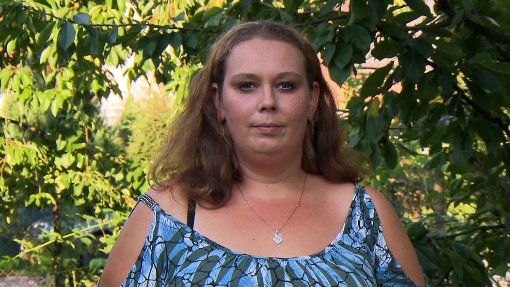 Iveta se jmenuje také druhá manželka. Pochází ovšem z Brzic a pracuje jako pečovatelka a barmanka.