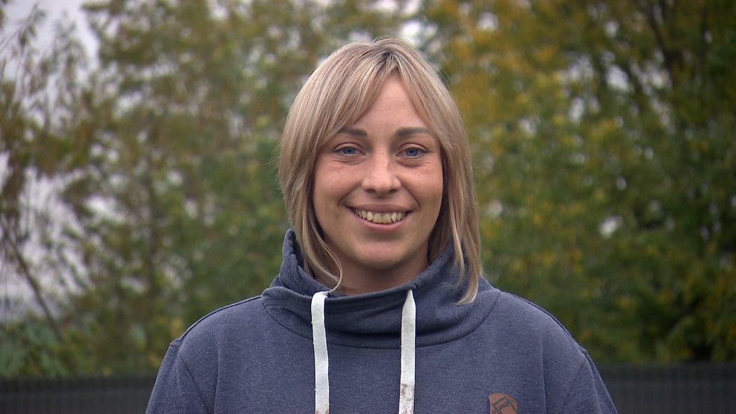 Martina (36 let) vymění pohodlí rodinného domu u Mladé Boleslavi za život v bytě na sídlišti v Mostě.