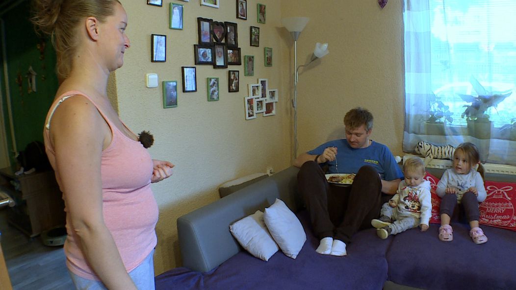 Jarka se pokusí zavést v domácnosti nové pořádky. Vadí jí dochucovadla do jídel.