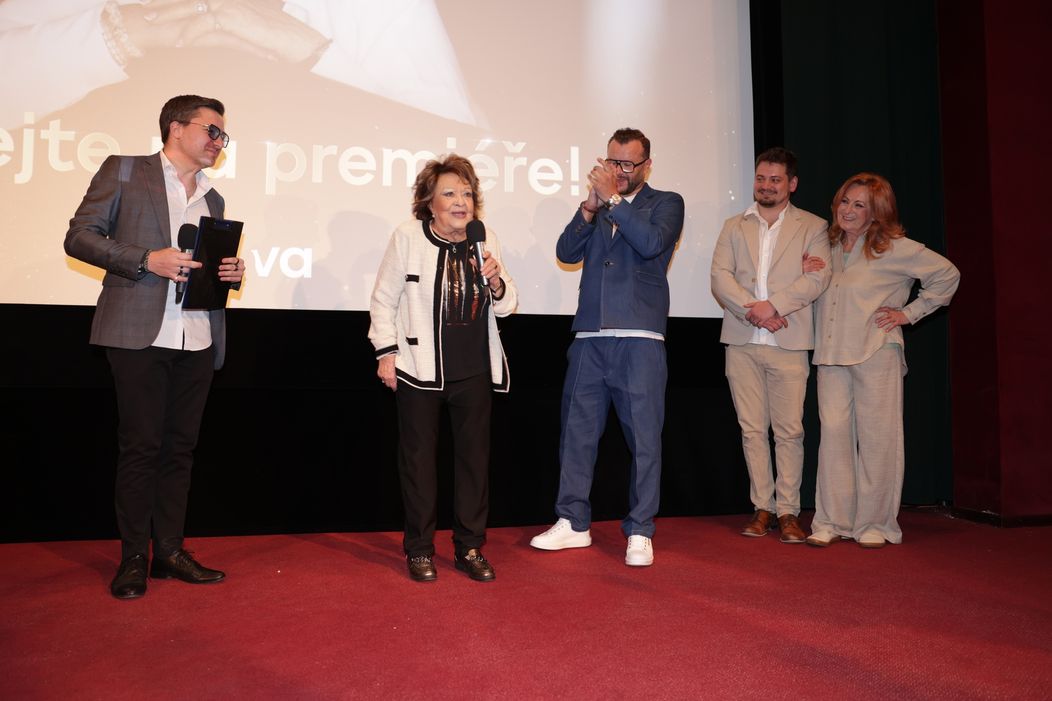Na premiéře diváky přivítala sama Jiřina Bohdalová