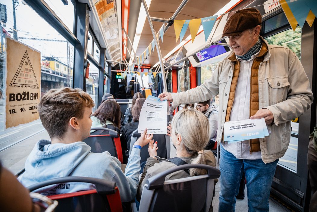 Celou jízdou je provázel Jan Vondráček, kterého diváci znají ze seriálu jako Lamu.