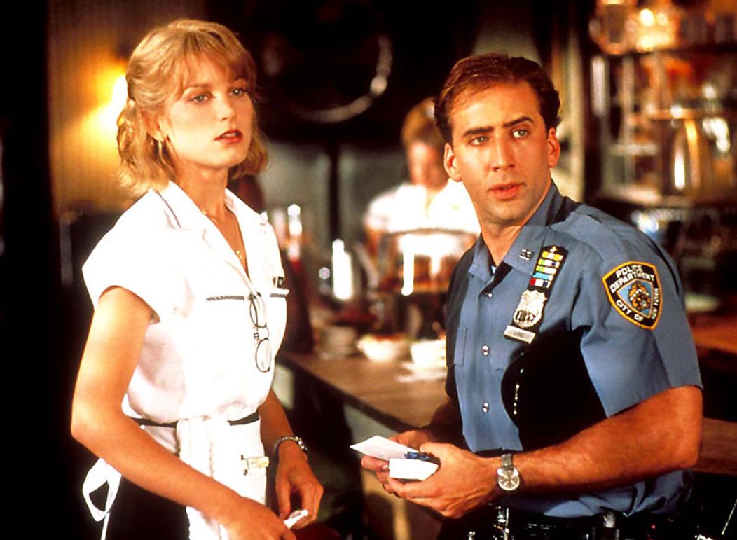 Bridget Fonda a Nicolas Cage jako Yvonne a Charlie v americké romantické komedii Může to potkat i vás.