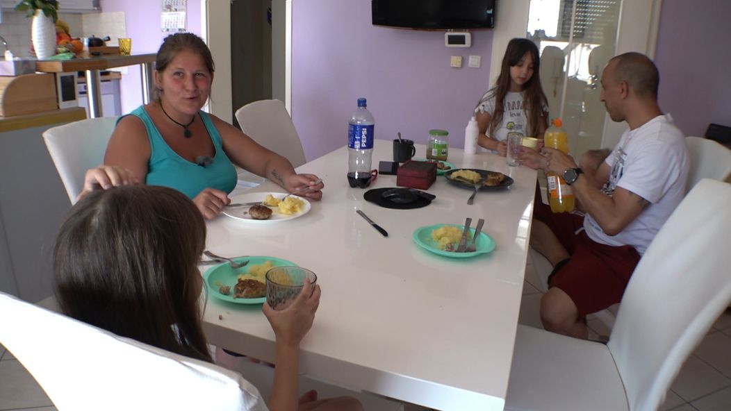 Linda si německý život chválí a oceňuje, jak se Gojo zapojuje do chodu domácnosti a uznává, že na takovéto aktivity není úplně zvyklá.