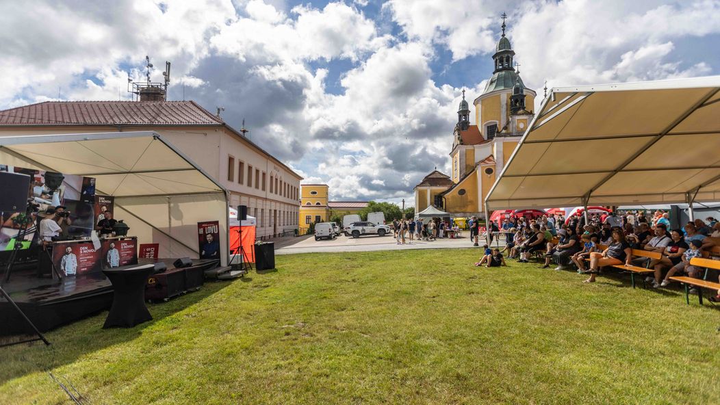 Diváci na Dni s Novou v Chlumu u Třeboně