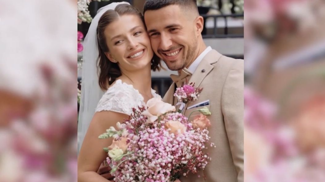 Love Island -Laura a Martin (cropped)