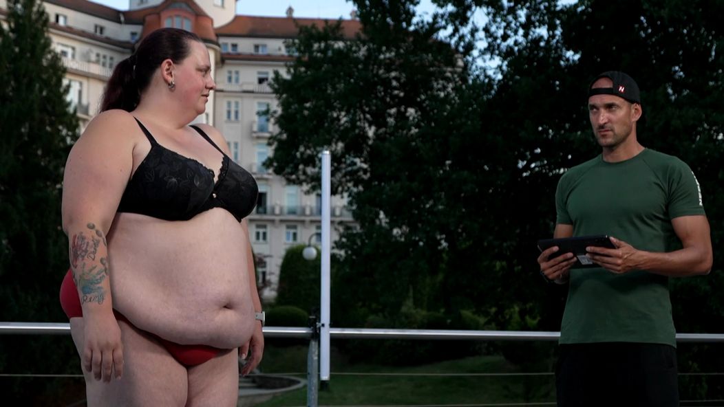 Karolína Venturová během vážení v Extrémních proměnách. 
