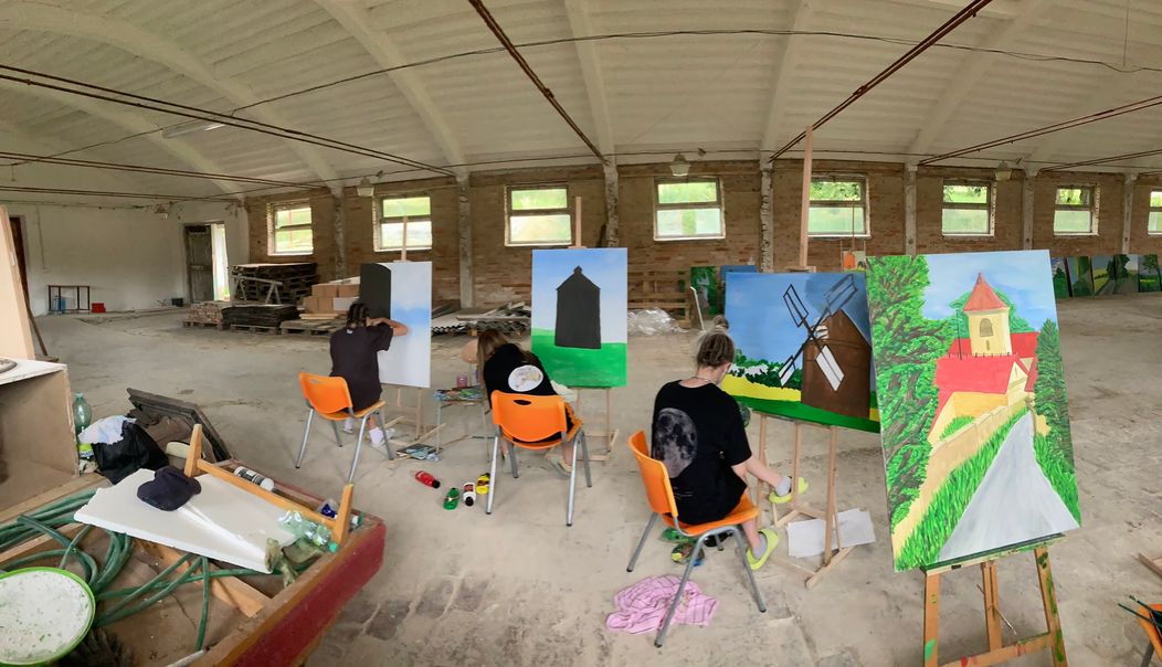 Výstava studentů Střední školy uměleckomanažerské v galerii v Dobročkovicích (5)