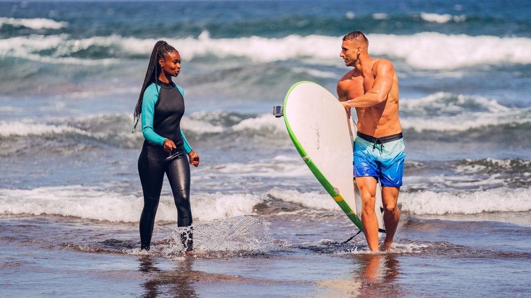 Love Island - Dave a Tina surf