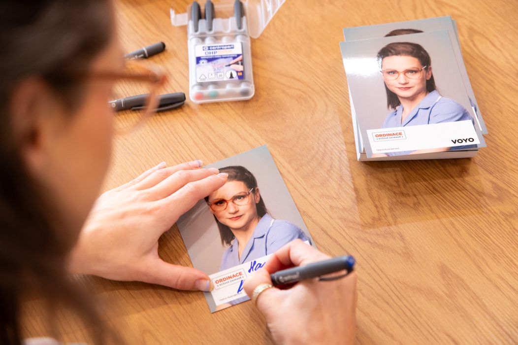 Ateliéry Ordinace: Hana Kusnjerová se podepisuje fanouškům