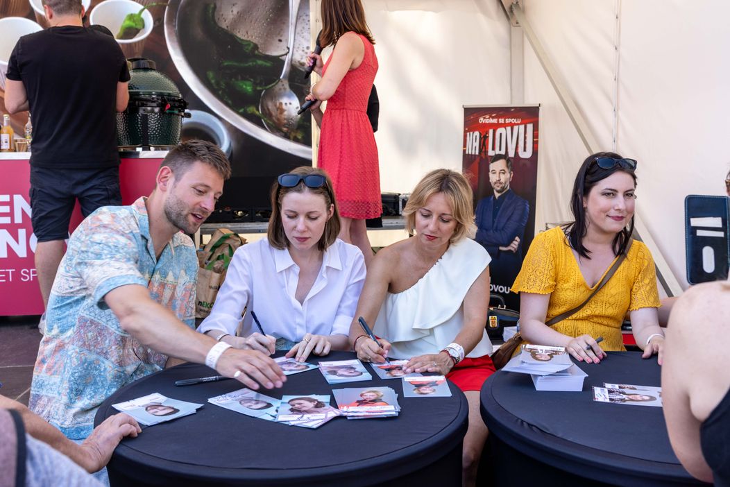 Autogramiáda herců z Ordinace a Belladonny na Dni s Novou