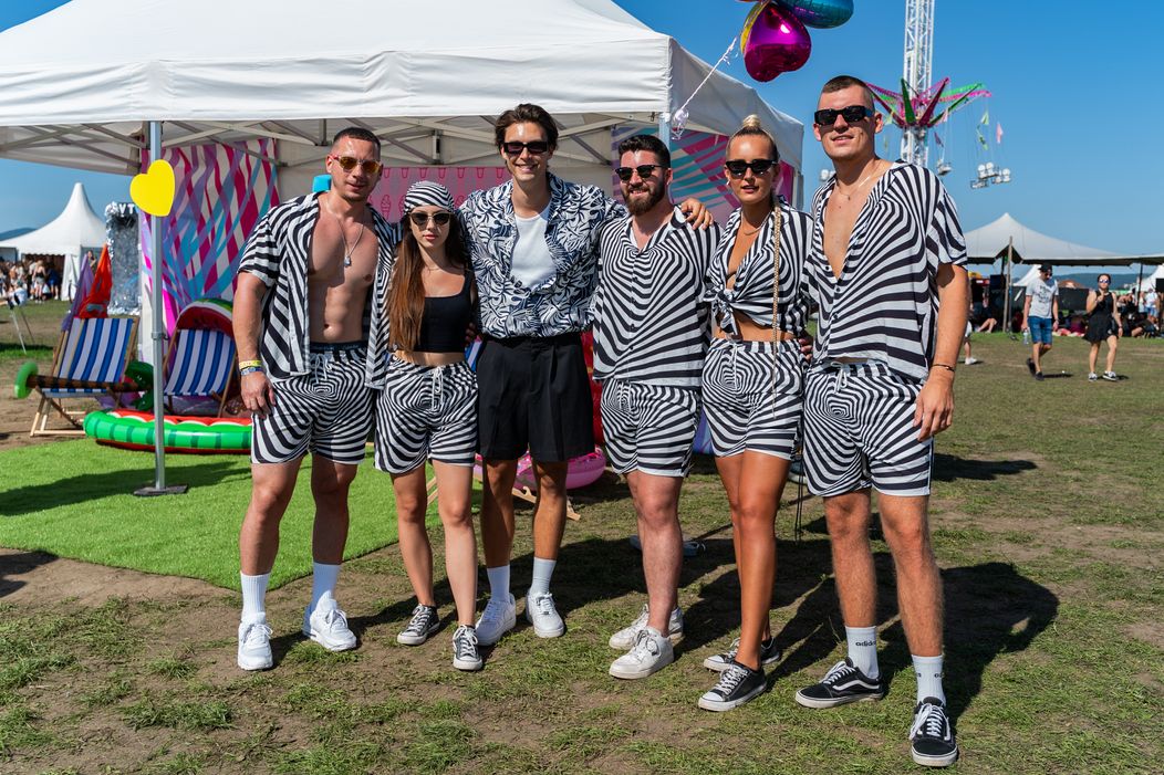 Love Island - Pítr s návštěvníky festivalu