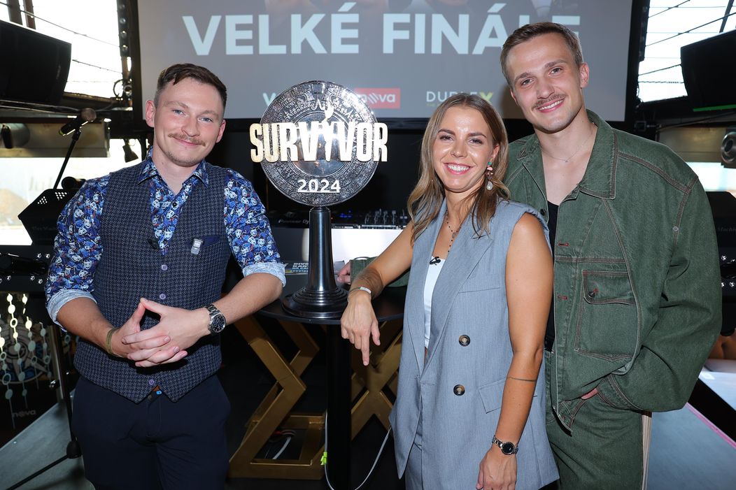 Survivor 2024 finalisté s trofejí