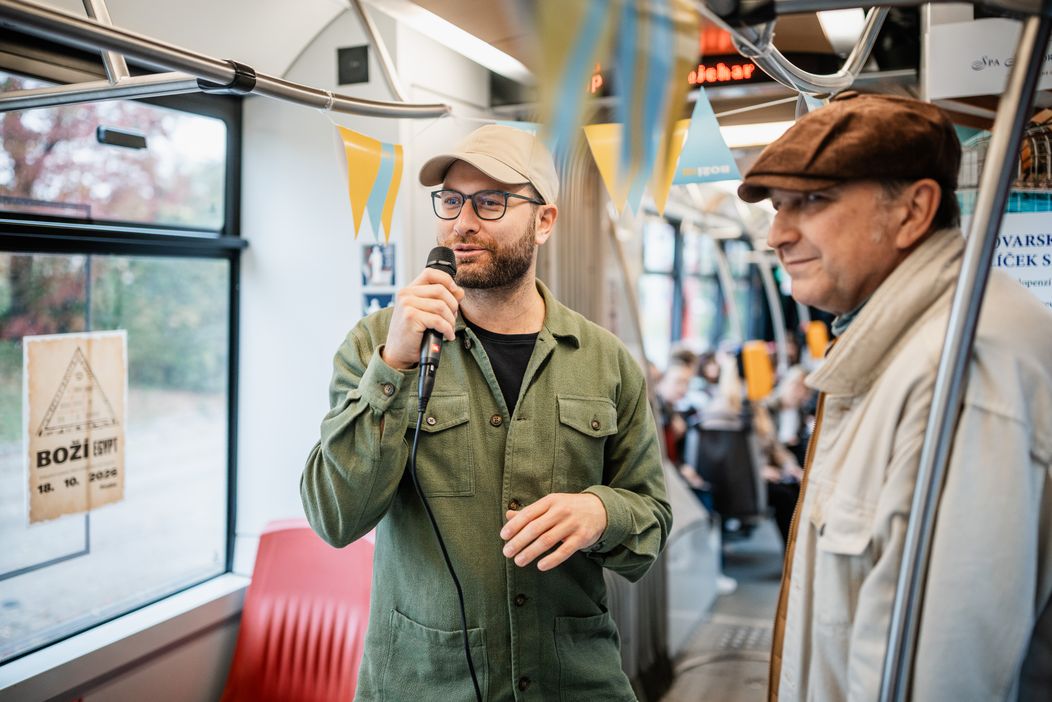 Na palubě nechyběl ani kreativní producent seriálu Lukáš Borovička, kterého se účastníci mohli po celou cestu ptát na cokoliv, co je o Božím plánu zajímalo. 