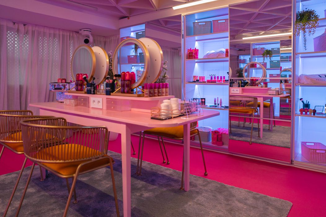 Love Island - make-up room