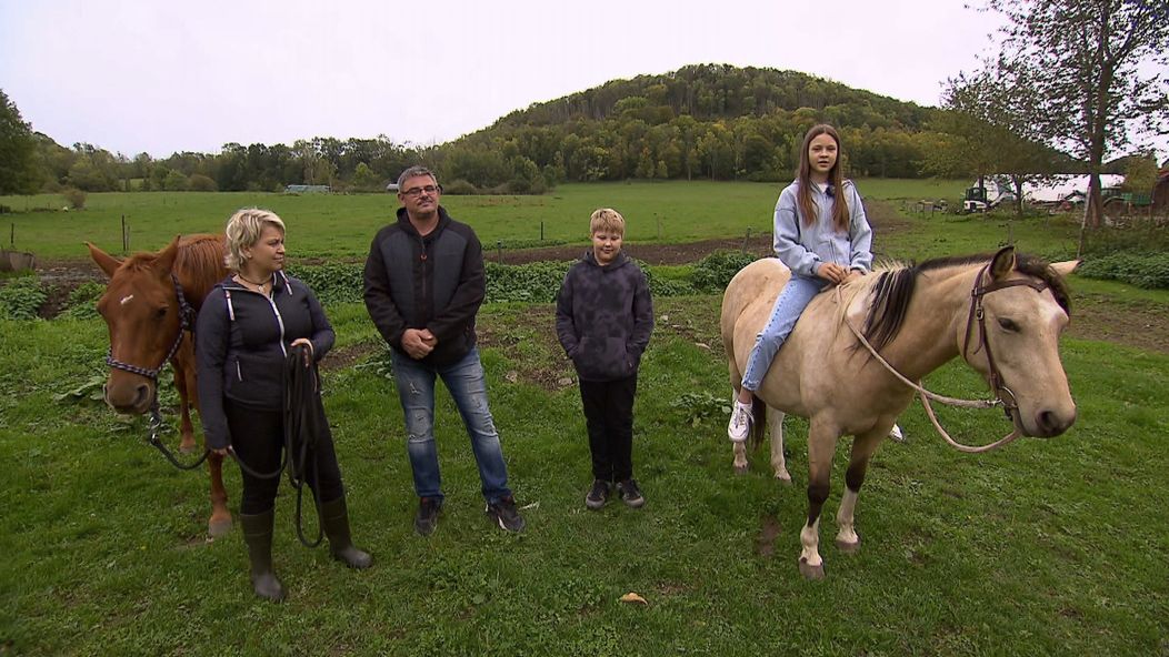 Druhá rodina bydlí na farmě u Děčína. 