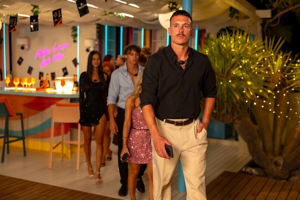 Love Island - ohniště (2)